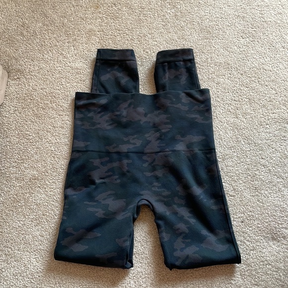 SPANX Black Cam Leggings - Size M - Picture 4 of 4
